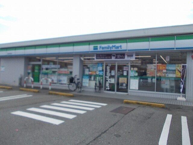 ファミリーマート：800m