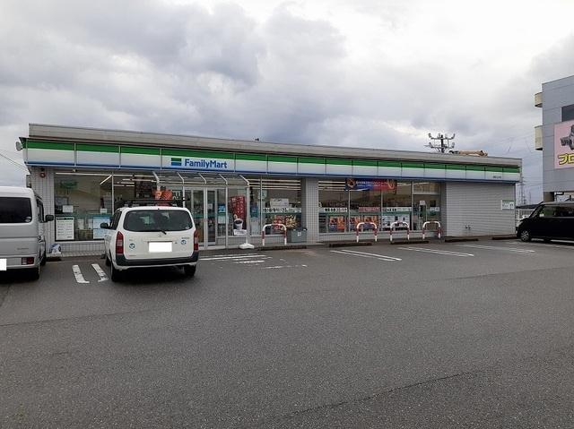 ファミリーマート：750m