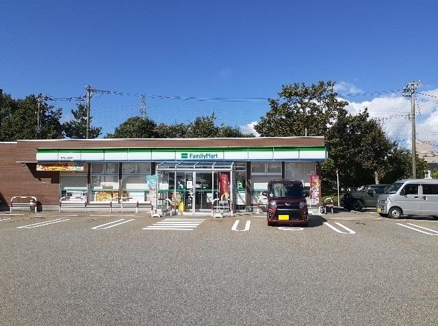ファミリーマート緑の丘公園前店：160m