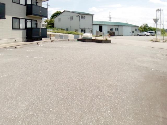 ブライダルハイツ戸出　Ａ（102） 駐車場