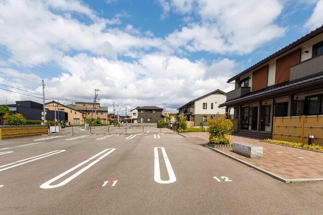 錦ガーデン 東（205） 駐車場