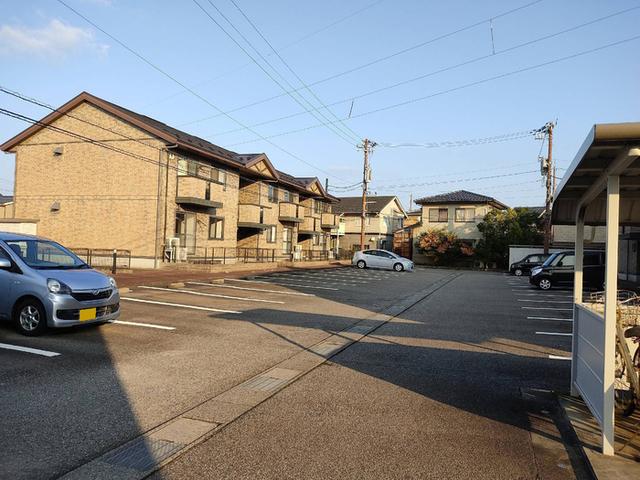 エルフタウン吉久　Ｄ（203） 駐車場