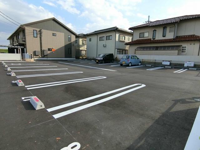 グラン・ファミリアＪ（105） 駐車場