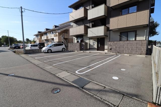 サンカロス（202） 駐車場