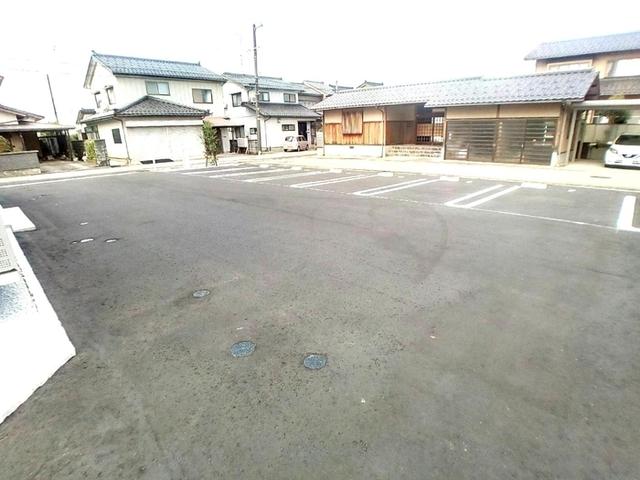 クレスト・ラメール（203） 駐車場