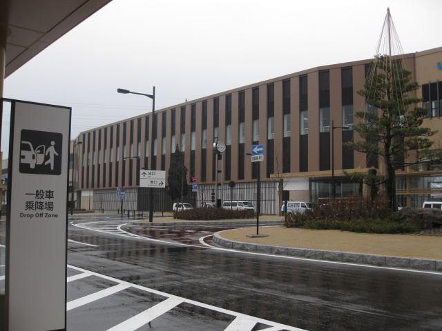 ＪＲ新高岡駅：1300m