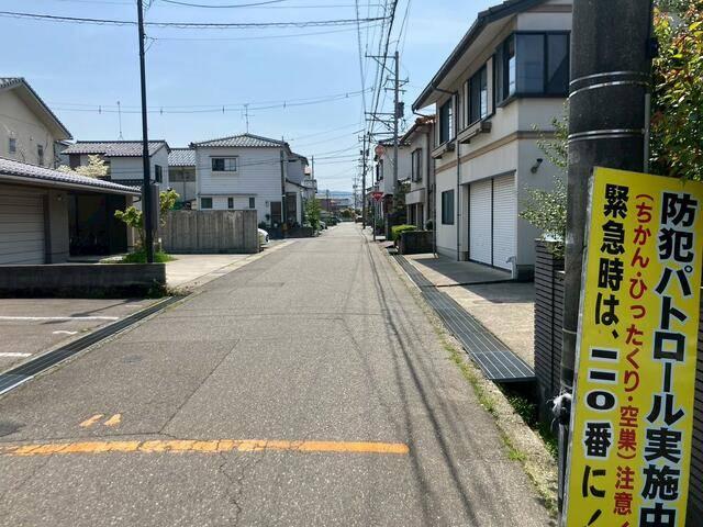 東側前面道路