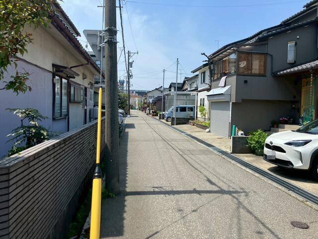 北側前面道路