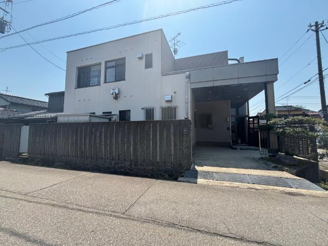 射水市緑町　2階建て中古住宅 外観
