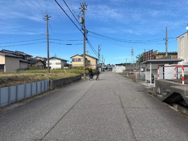 射水市作道売土地（U） 前面道路含む現地写真