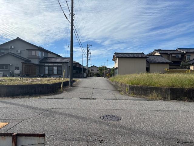 射水市作道売土地（U） 前面道路含む現地写真