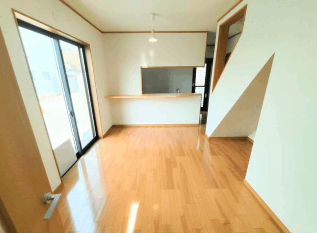 高岡市二上町　中古住宅 リビング