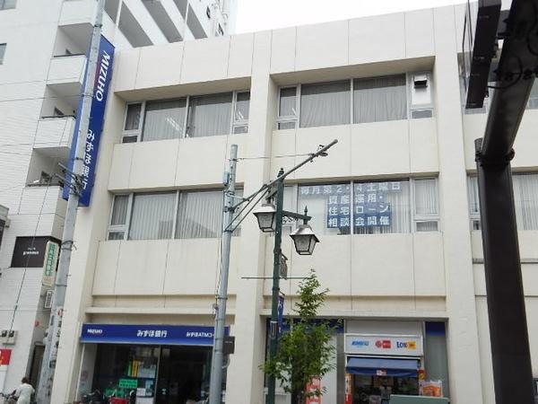 みずほ銀行小金井支店：292m