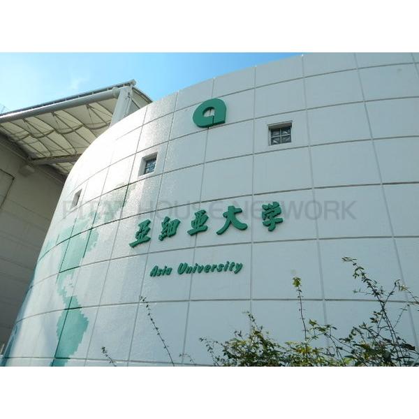 ファミリーマート亜細亜大学店:236m