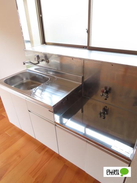 関野町2丁目テラスハウス　（2） キッチン