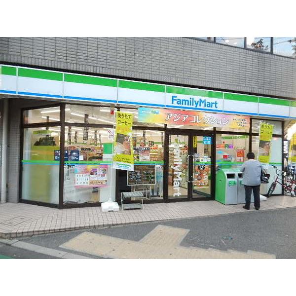 ファミリーマート武蔵境南口店：215m