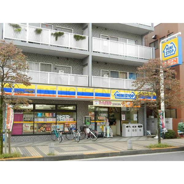 ファミリーマート亜細亜大学店:244m