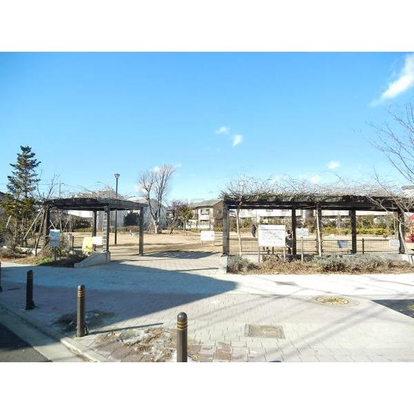境南中央公園:894m