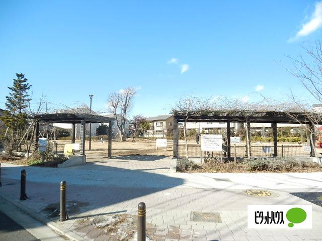 境南中央公園：618m
