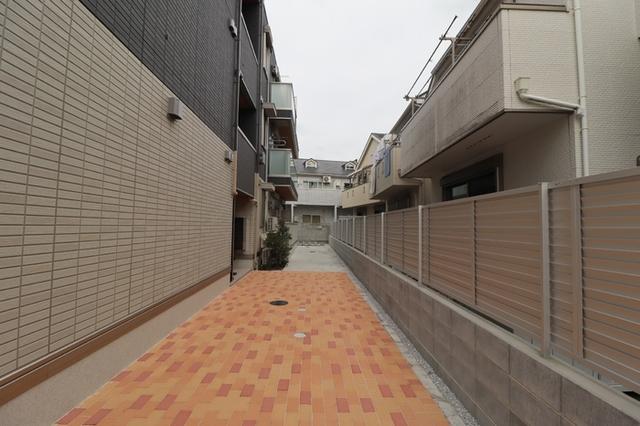 レーヴェ前原町（303） エントランス
