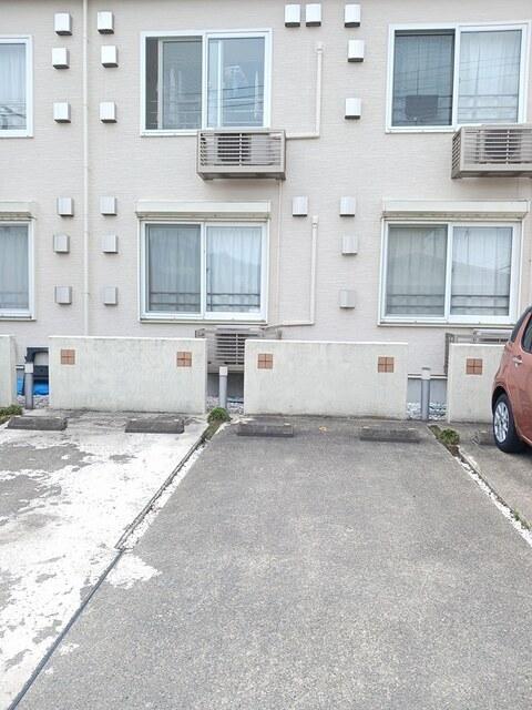 アタラクシアⅢ−Ｂ（105） 駐車場