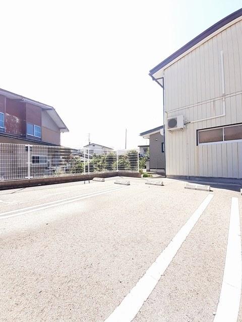 コンフォール．アイ（103） 駐車場