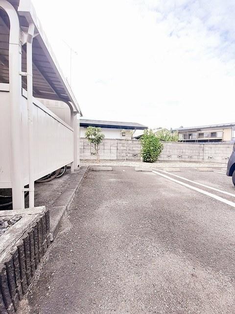 ボヌール（103） 駐車場