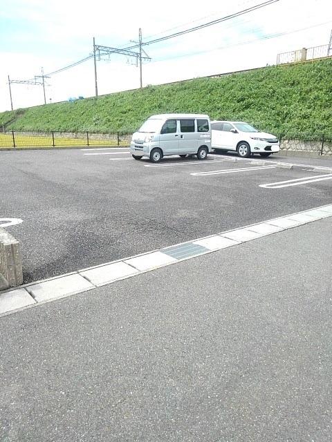 ランドマーク８９（203） 駐車場