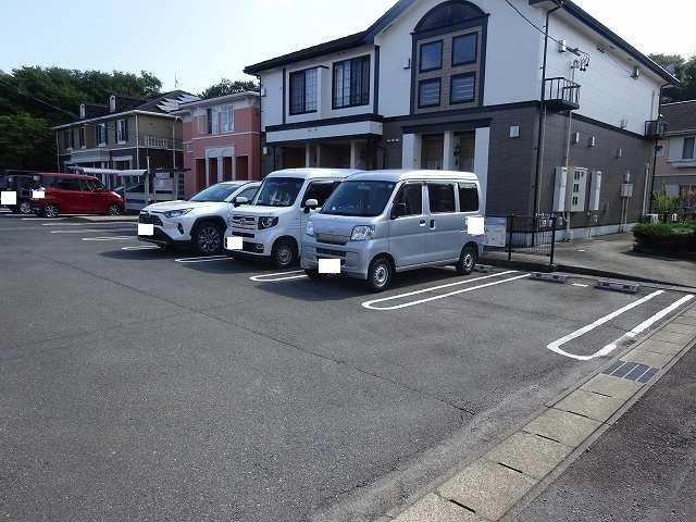 ヒューゲル　プラース（203） 駐車場