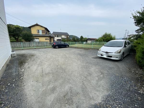ラフォーレ竹沢（102） 駐車場