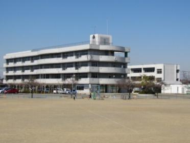 深谷西小学校：1300m