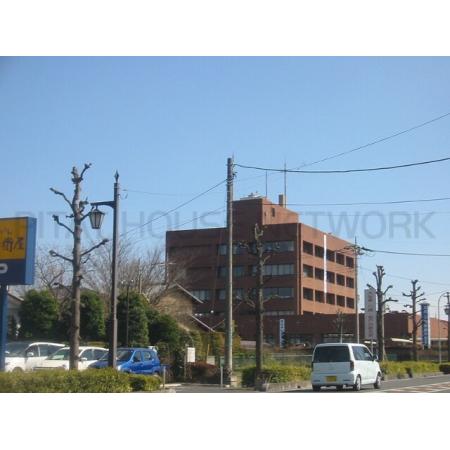 毛呂山町役場：1079m