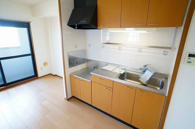 クリスタルＫＵＭＡＧＡＹＡ−Ａ（301） キッチン