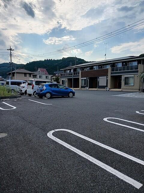 ベル　アルモニー（204） 駐車場