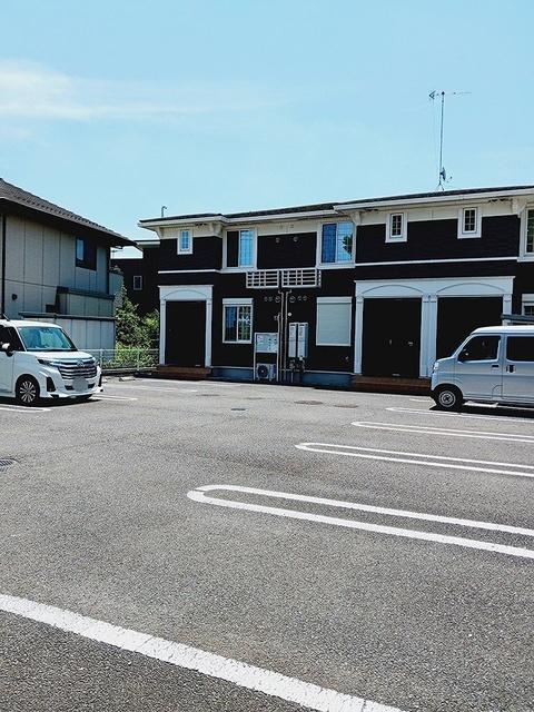 アルカンシェル（103） 駐車場
