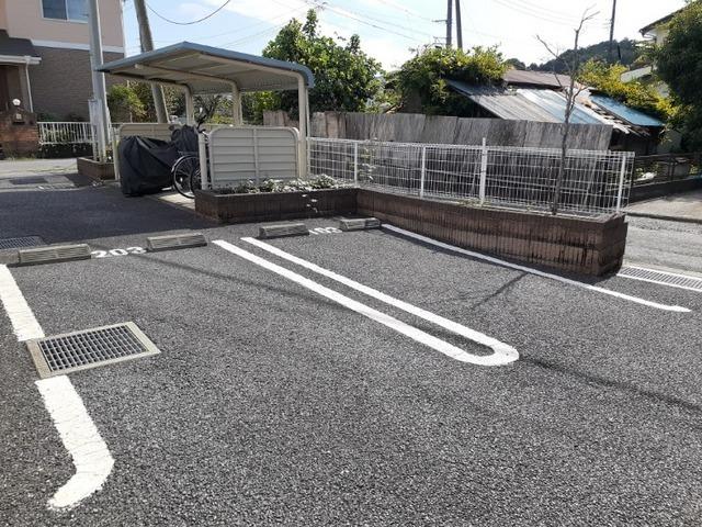 グリーン　クリスタル（103） 駐車場