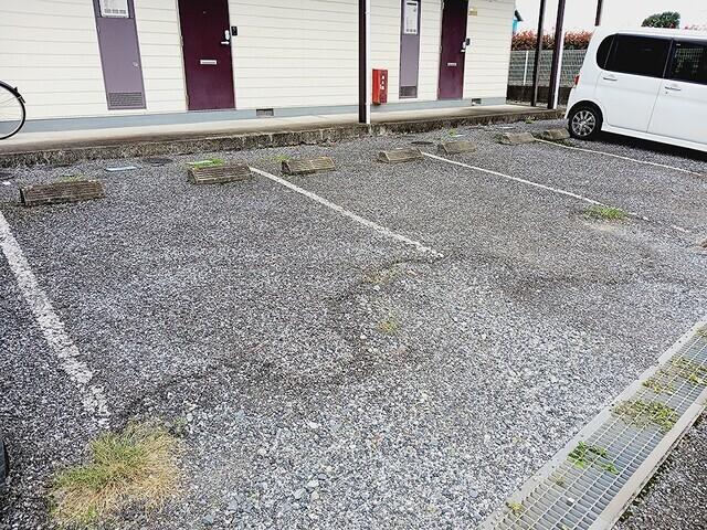メゾンアサバ（202） 駐車場