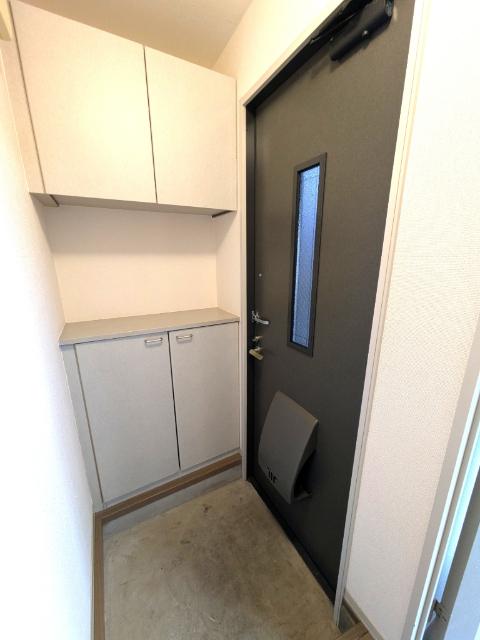 クレストC（102） 玄関