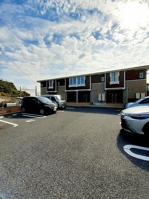 シン・マローネ（104） 駐車場