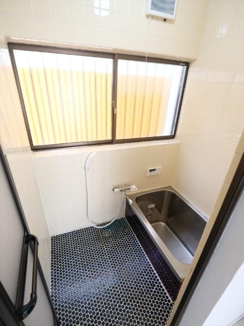 小川町飯田230-15　戸建て貸家 バス／シャワー