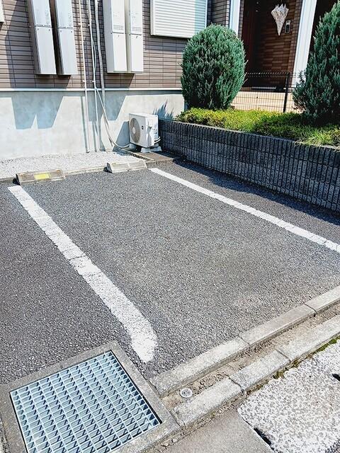ルックス・ベリターティス（101） 駐車場