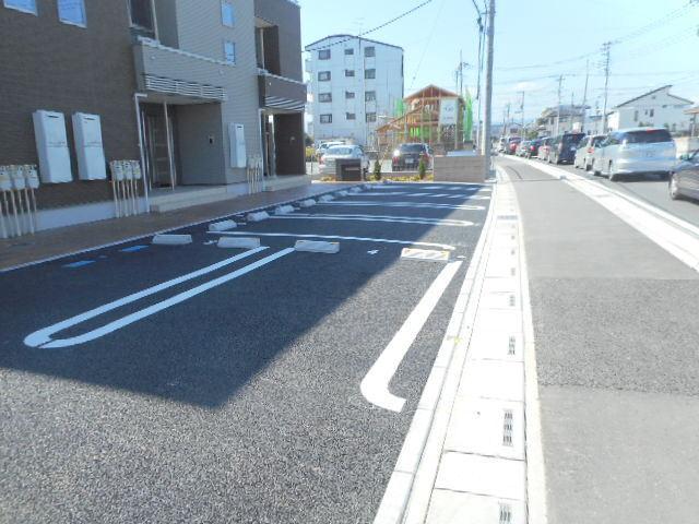 ピオニーガーデン（303） 駐車場