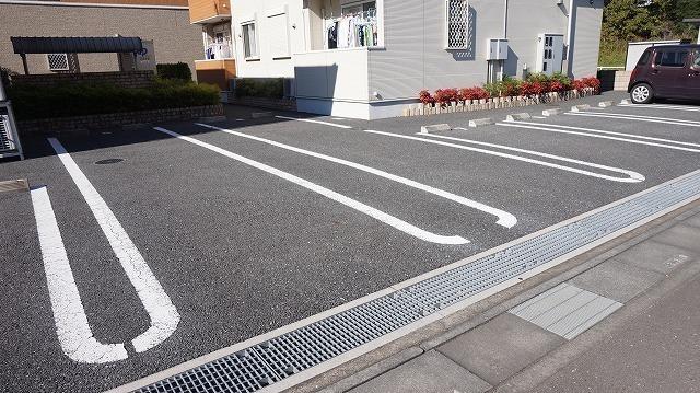 クロノス　Ⅱ（201） 駐車場