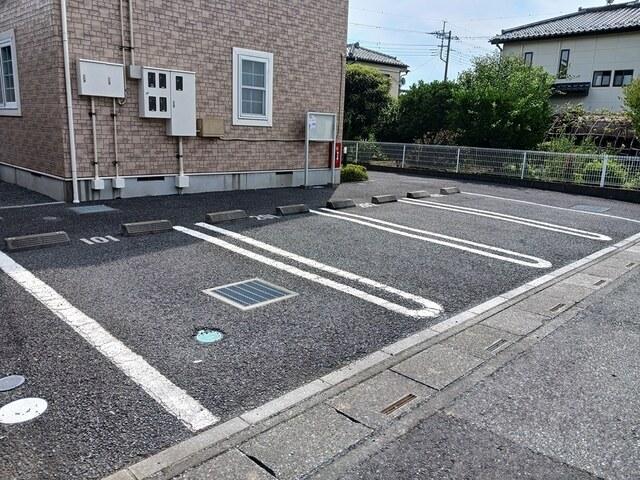 ブリーズ（102） 駐車場