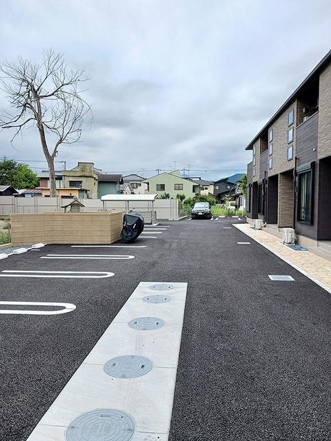 ラ・トゥール青山　Ⅱ（105） 駐車場