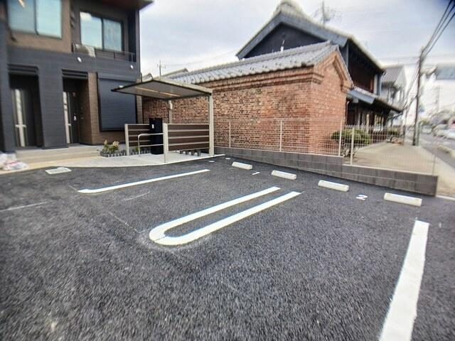 ゴールド　ティアラ（101） 駐車場