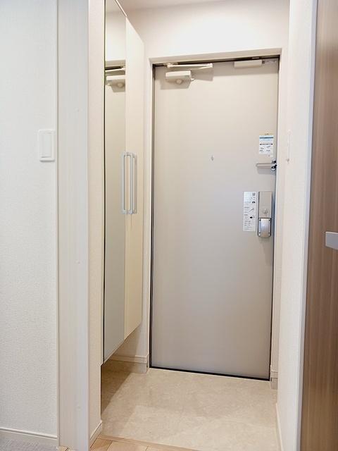 ヒカルサ坂戸（301） 玄関
