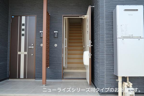 ヒカルサ深谷ウエスト（201） 玄関