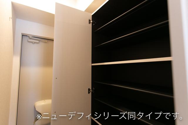 カーサ　ピァッツァ　寄居　Ａ（202） 玄関