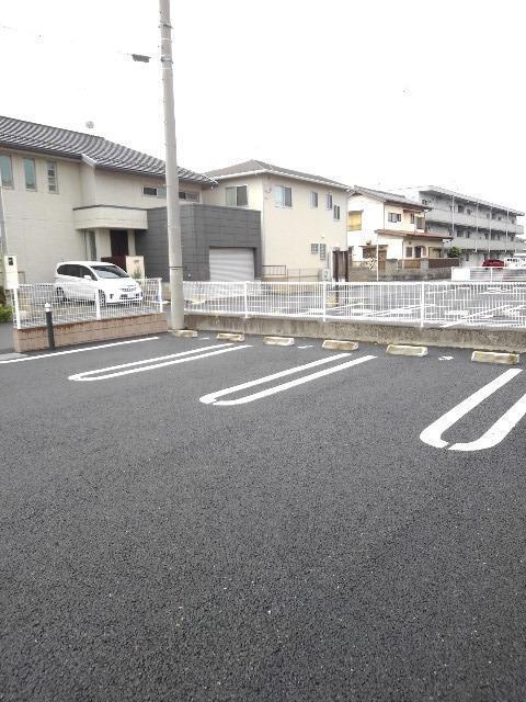 ベル・メゾン（204） 駐車場
